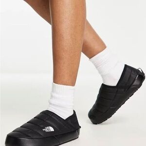Black north face slippers